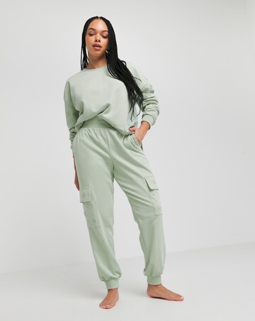 Sweatshirt and Jogger Broderie Lounge Set