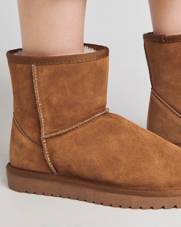 Sia Suede Warm Lined Snug Boots - Wide Fit (E)