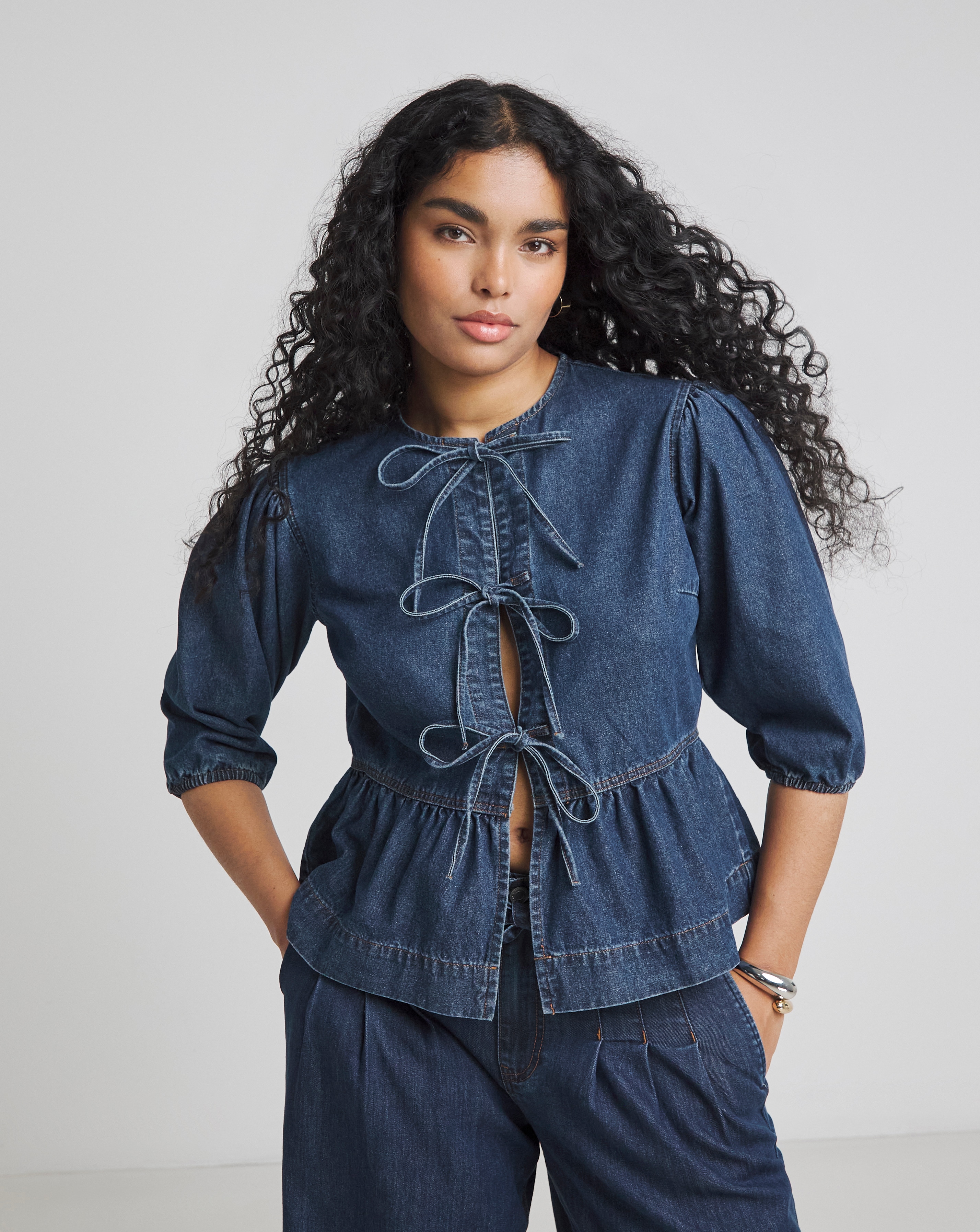 新品 YILON イロン TIE PEPLUM LACE BLOUSE BLUEの通販はau PAY