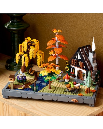 LEGO Icons Autumn Cottage Garden 11372