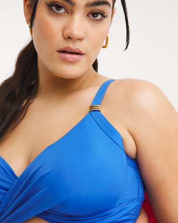 MAGISCULPT Twist Front Underwired Bikini Top