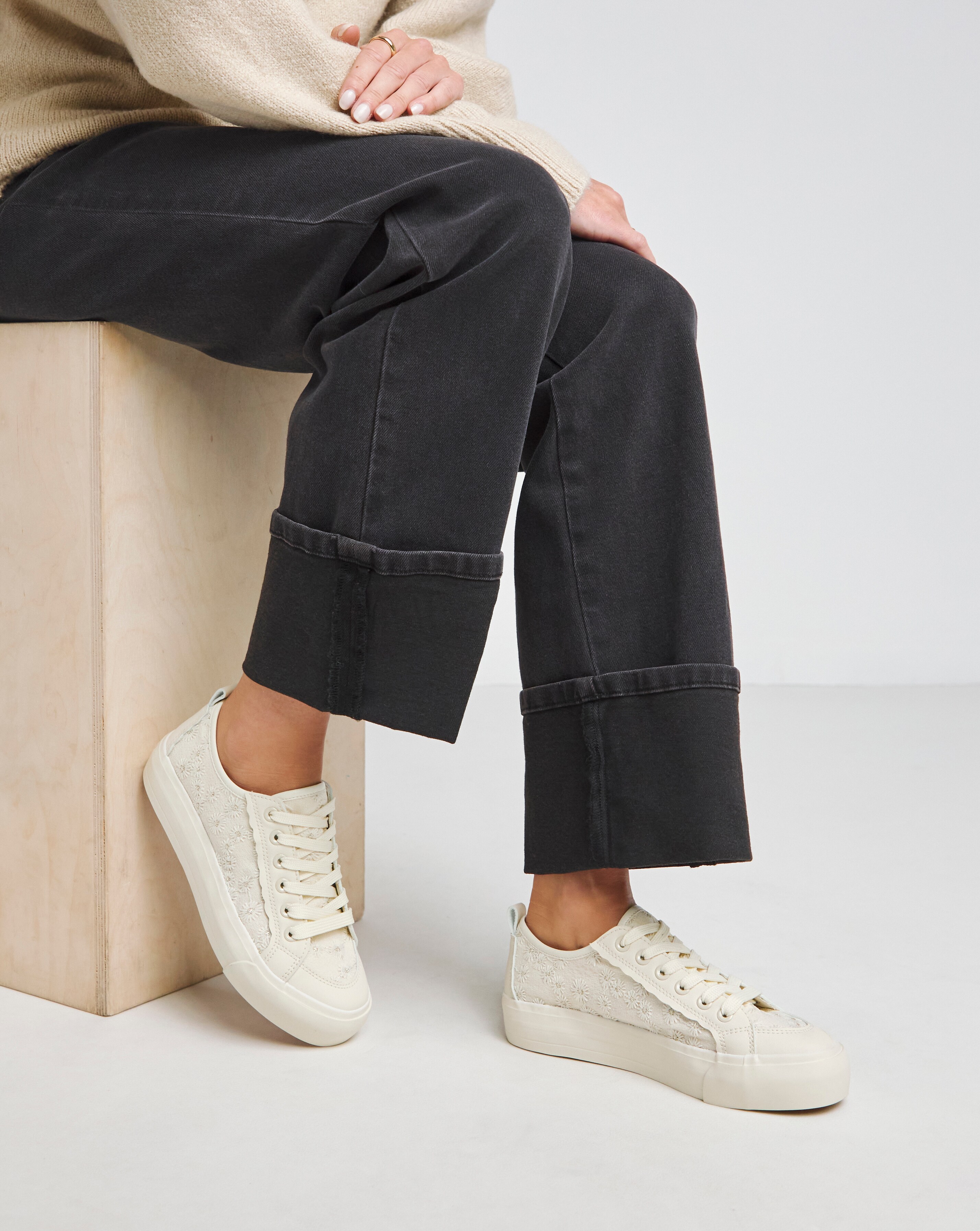 Shawnee Mesh Lace Up Trainers - Wide Fit (E)