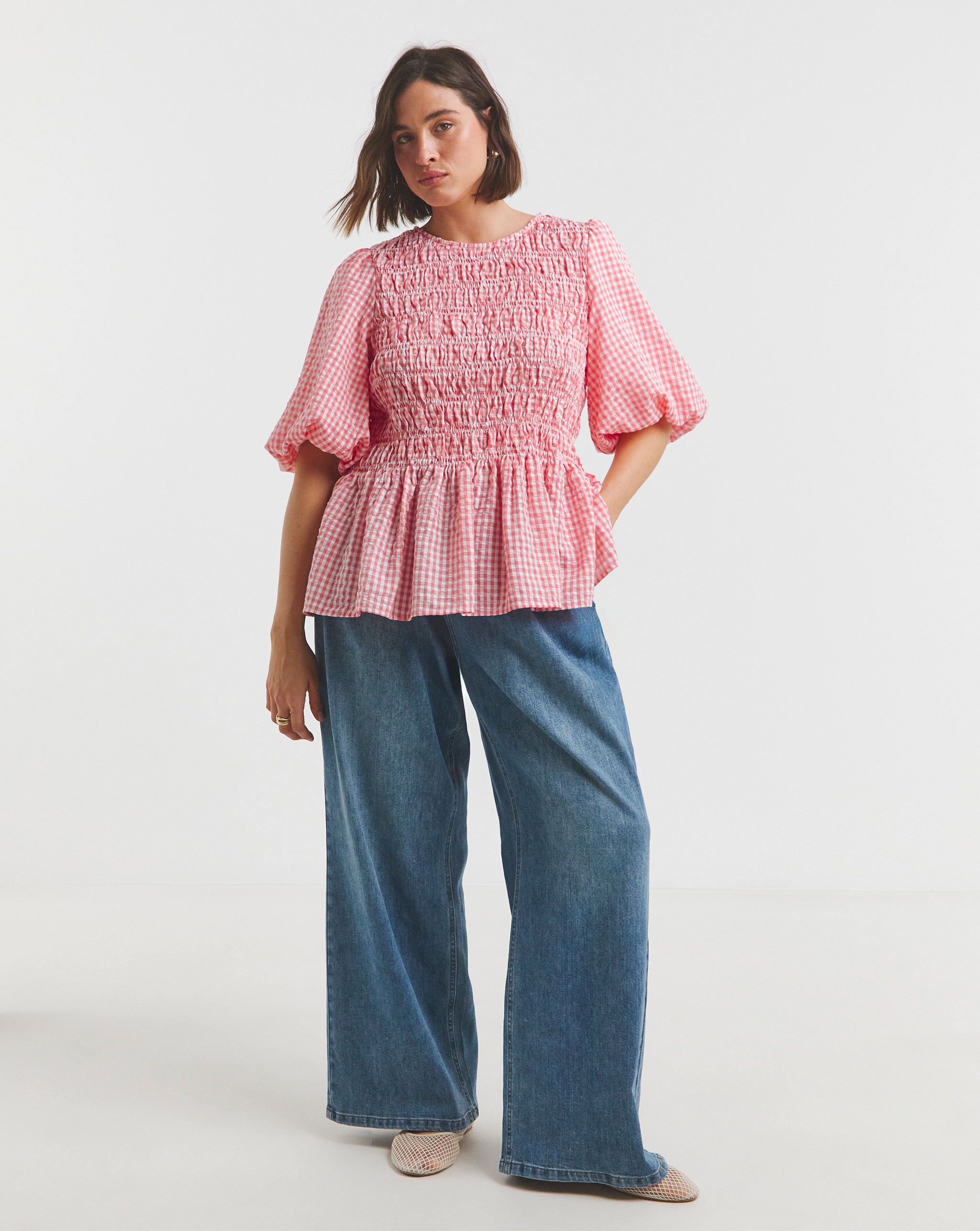 Wide leg jeans in mid blue