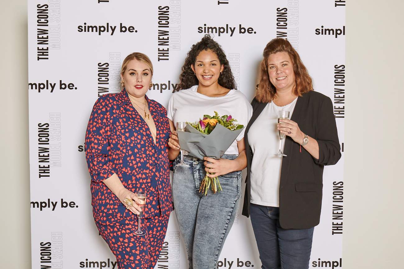 Winner and Runners up of model search celebrating