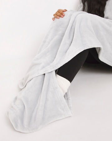 Pretty Secrets Wearable Blanket