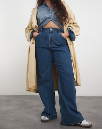 Mid Wash 00s Wide Leg Jean