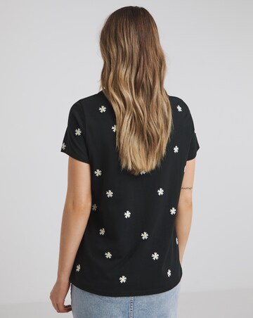 Black Daisy Embroidered T-Shirt