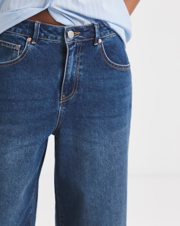 Mid Wash Comfort Stretch Dart Detail Barrel Leg Jeans