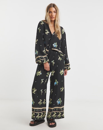 Volume Sleeve Border Print Blouse