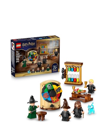 LEGO Harry Potter Hogwarts Castle: Sorting Hat Ceremony 76460