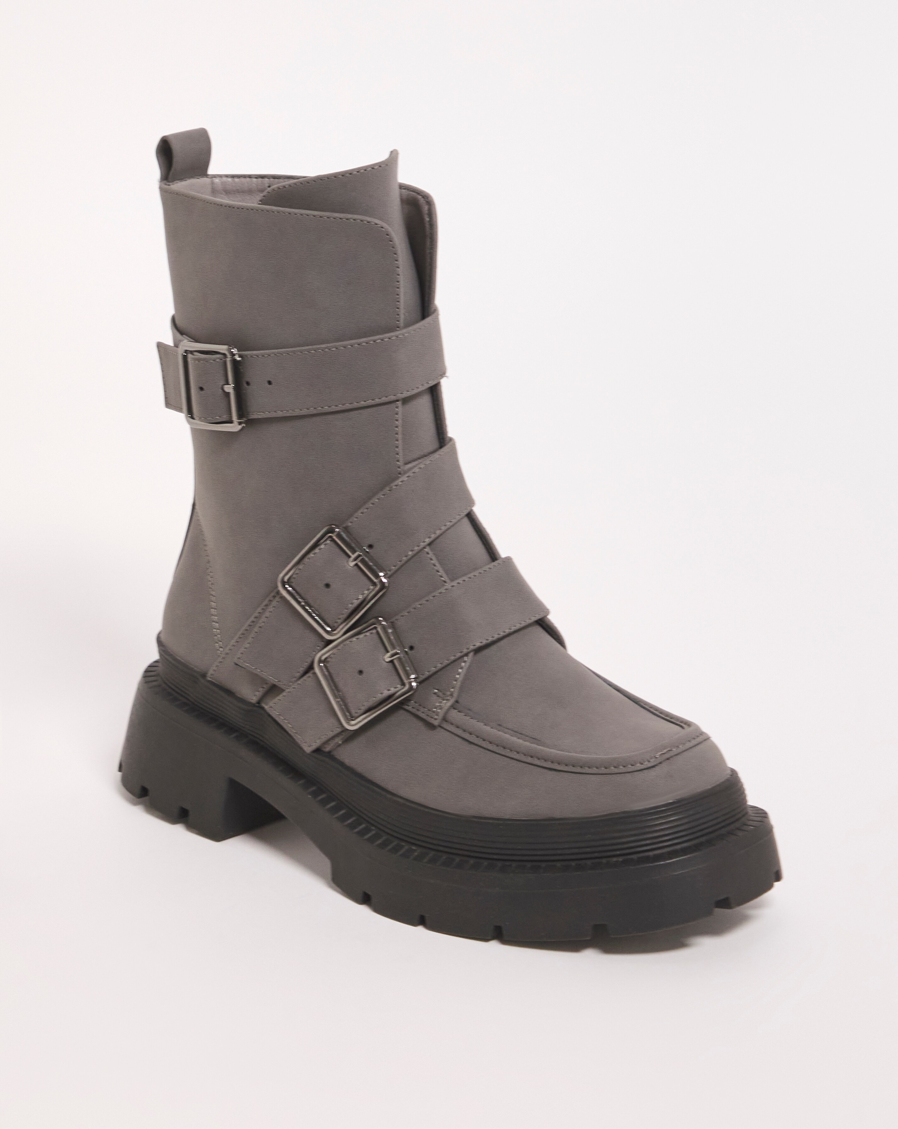 Short boots outlet with buckles