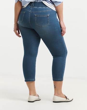 Mid Wash Pull On Capri Jegging