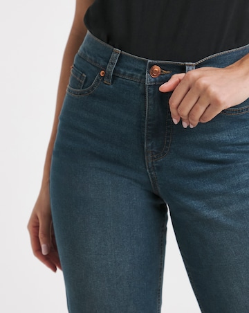 Vinatge Wash 24/7 Stretch Straight Leg Jeans