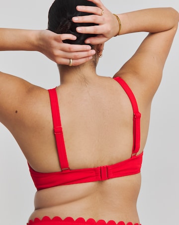 MAGISCULPT Contour Me Scalloped Edge Underwired Bikini Top