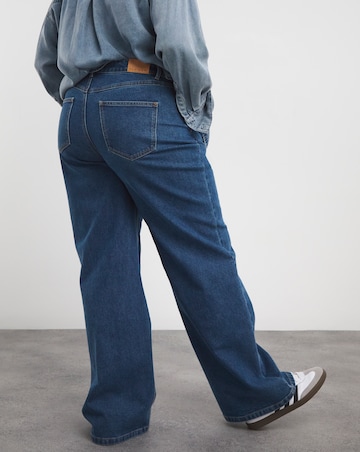 Mid Wash 00s Wide Leg Jean