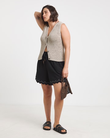 Scallop Hem Shorts