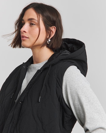 Black Double Onion Quilted Hybrid Jacket / Gilet