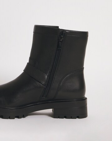 Leather Chunky Buckle Boot E Fit