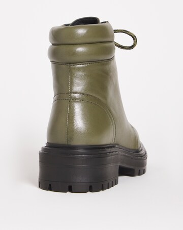 Leather Hiker Style Boot E Fit
