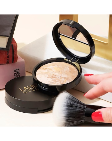 Laura Geller Baked Balance-n-Brighten Colour Correcting Foundation - Light