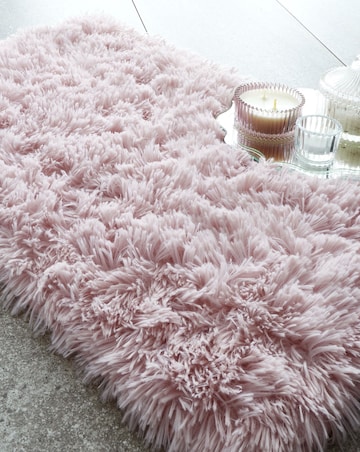 Catherine Lansfield Cuddly Blush Bath Mat