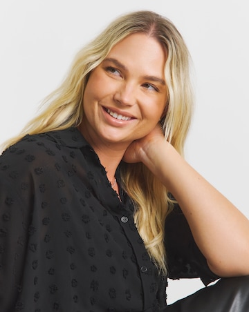 Black Relaxed Dip Back Georgette Dobby Shirt