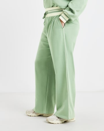 Sport Trim Wide Leg Jogger