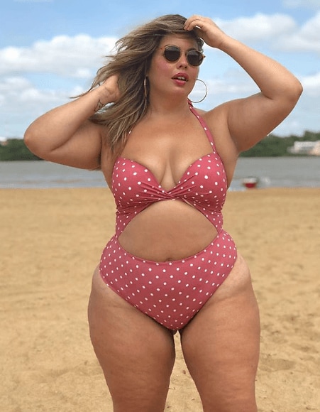 Fluvia Lacerda plus sized model