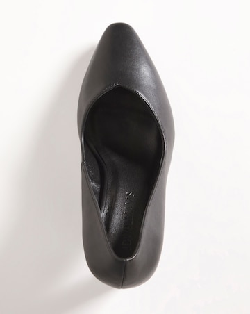 Heeled Court Shoe E Fit