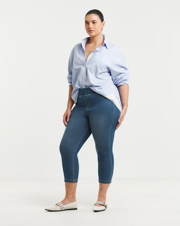 Mid Wash Pull On Capri Jegging