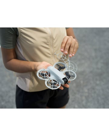 DJI Neo Drone - Fly More Combo