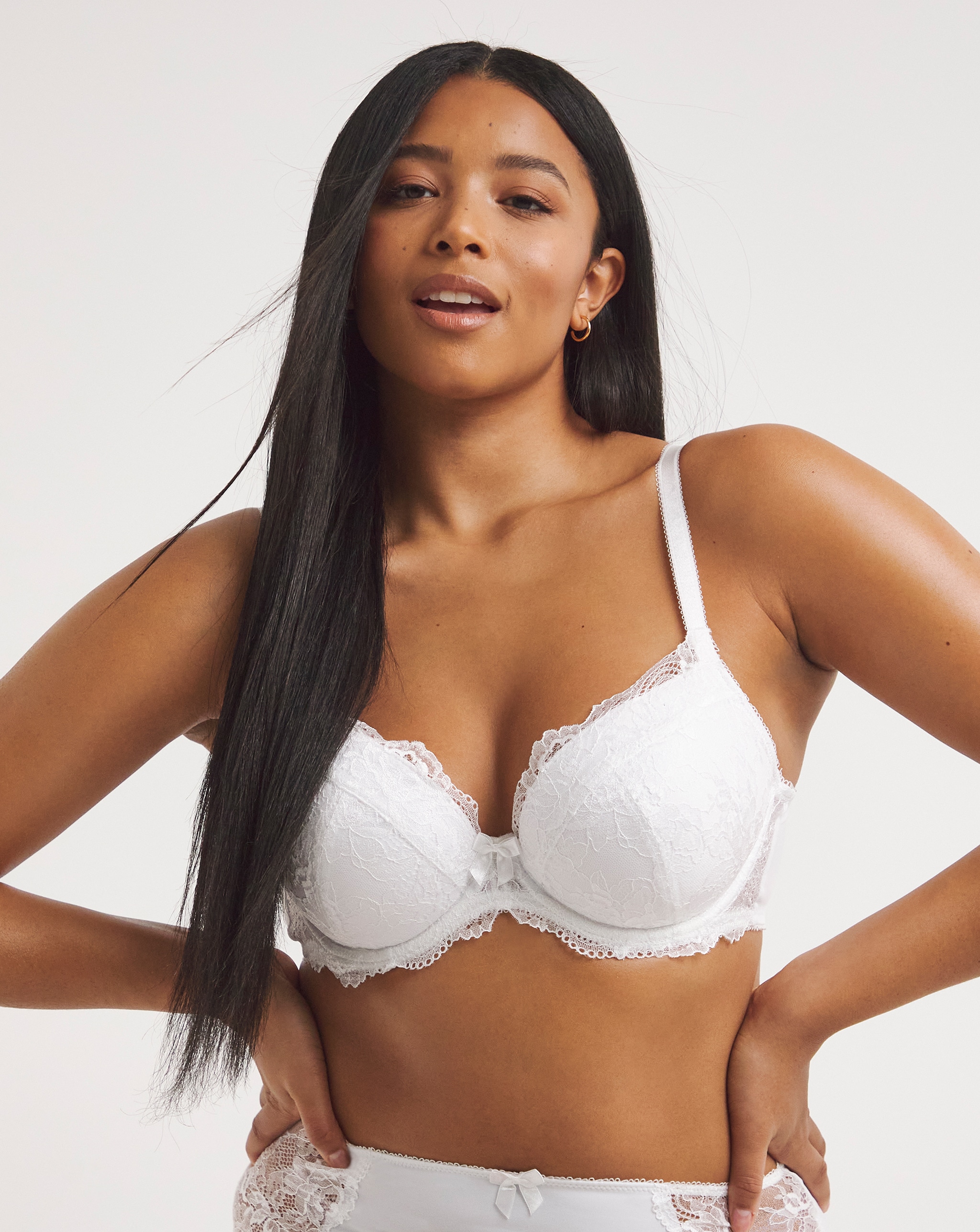 A model wearing a white plunge bra