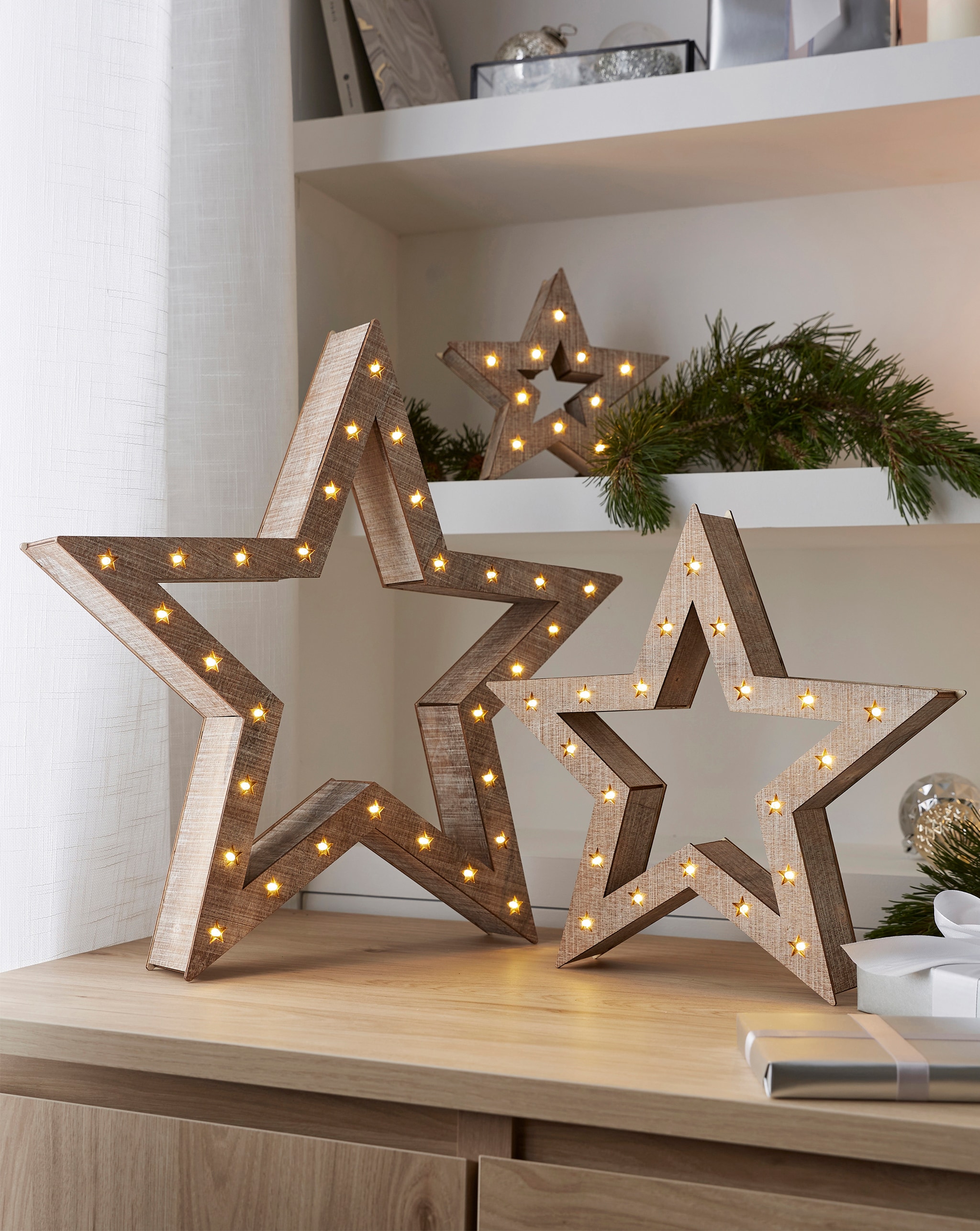 Light-up star decorations