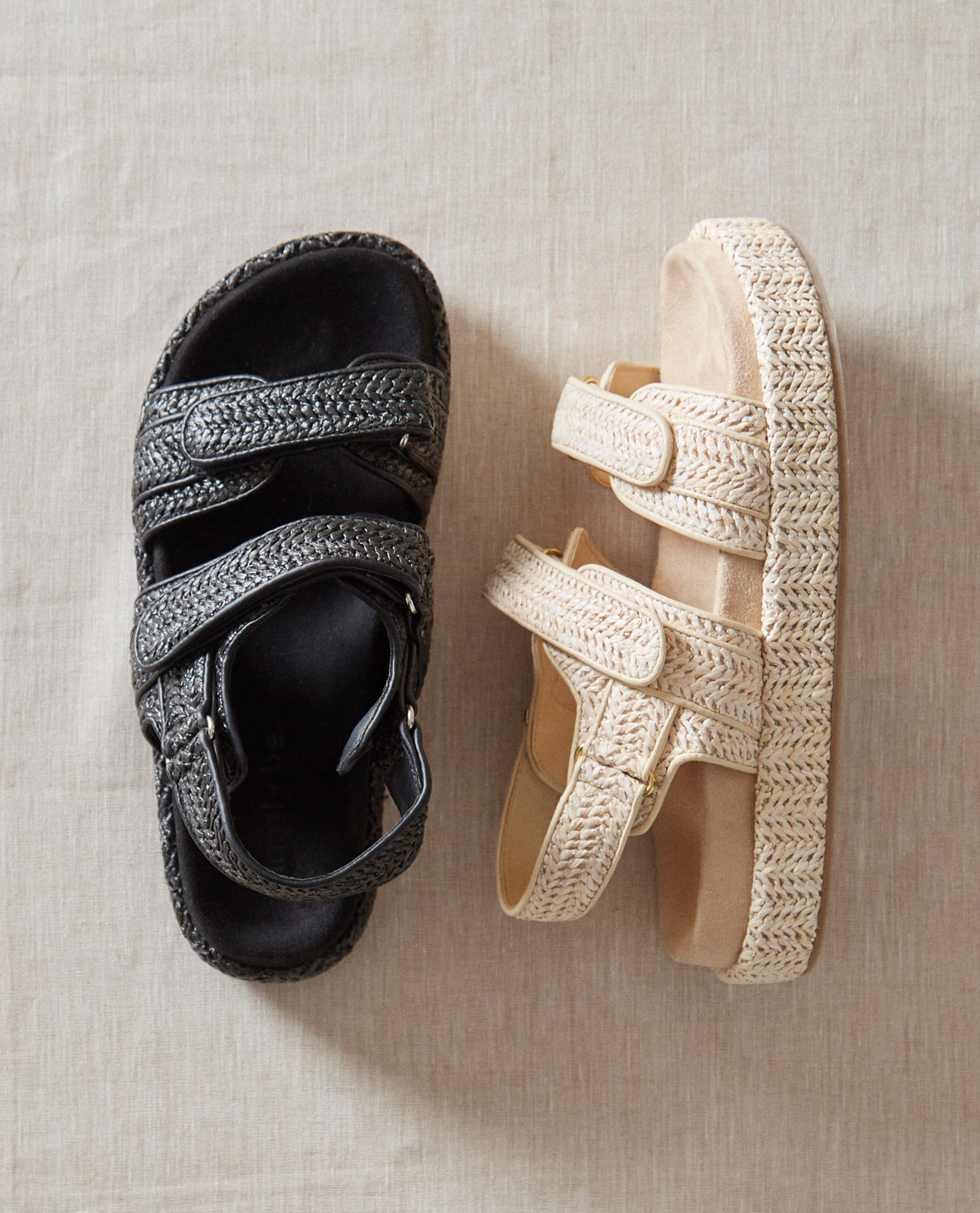 Weave sandals in black and stone