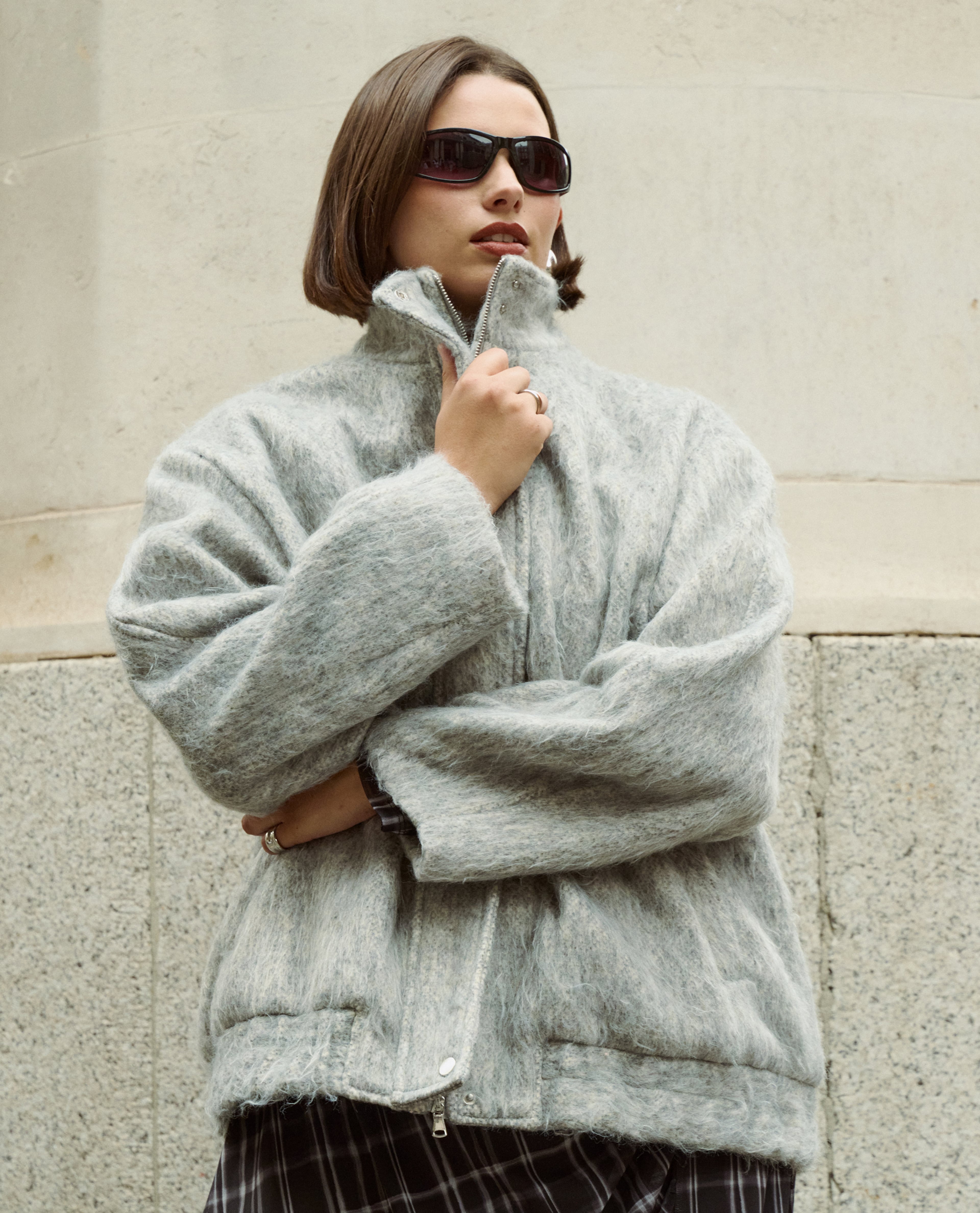 Model wears fleece jacket in grey