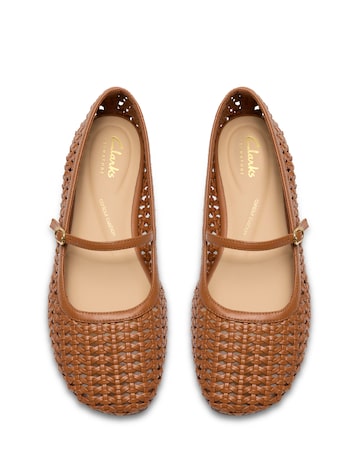 Clarks Tan Weave Livia Sky Shoes - Standard Fit (D)