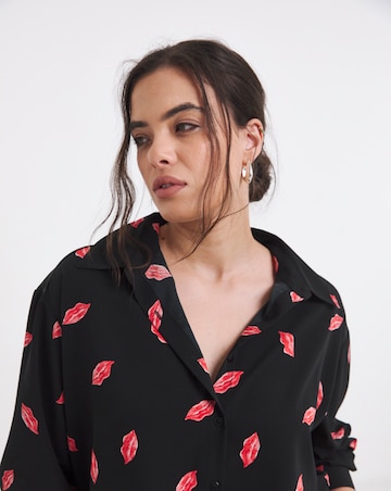 Simply Be Lips Print Relaxed Value Shirt