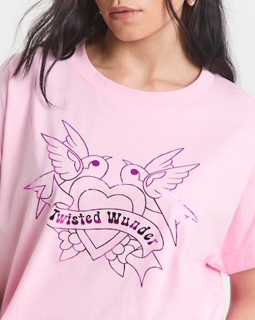 Twisted Wunder Graphic T-Shirt