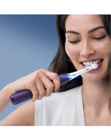 Oral-B iO8 Violet Electric Toothbrush with Travel Case