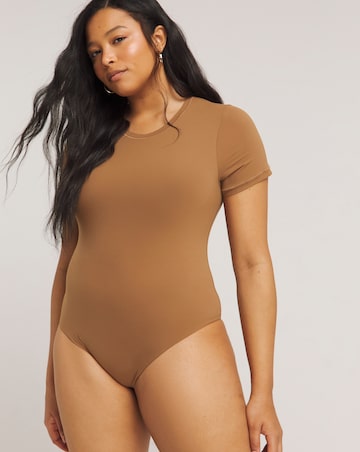 MAGISCULPT Light Control Smoothing T-Shirt Bodysuit