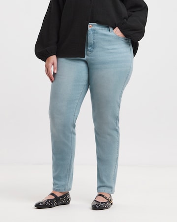 Light Wash 24/7 Boyfriend Jeans