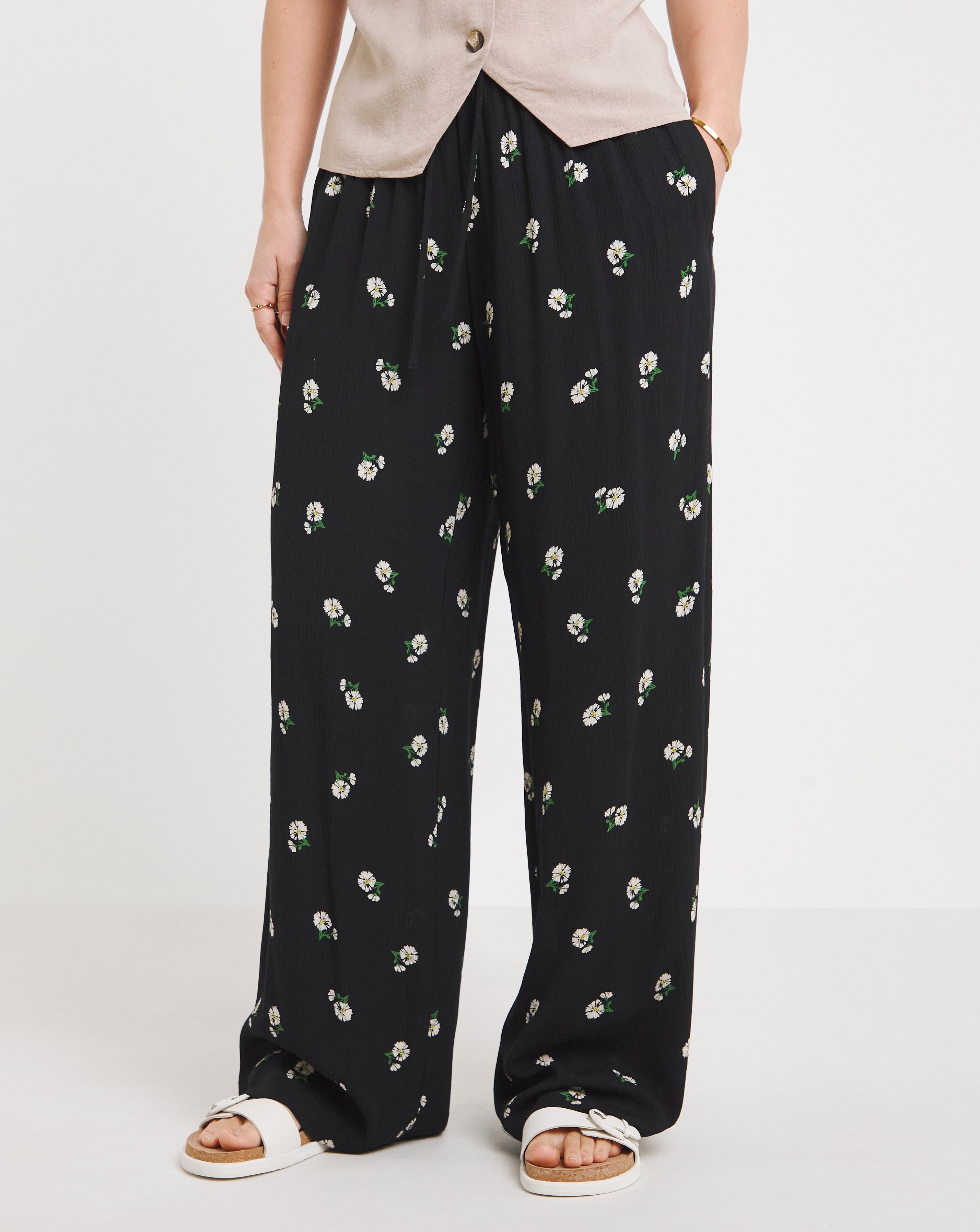 Black Daisy Print Crinkle Wide Leg Trousers | Simply Be