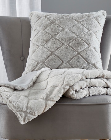 Catherine Lansfield Cosy Diamond Throw