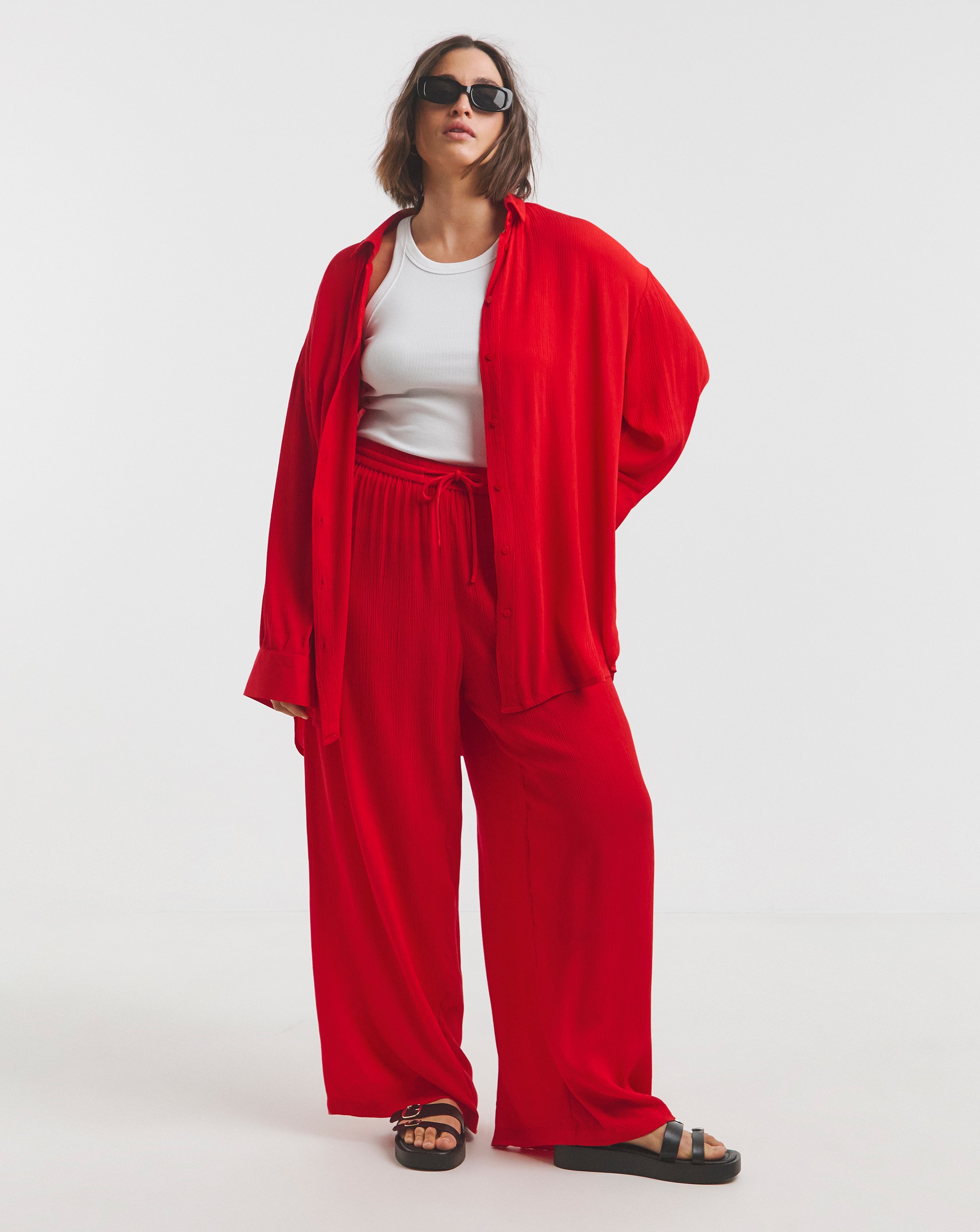 Linen shirt and trousers in red