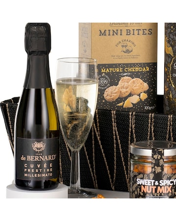 Virginia Hayward - Jolly Christmas Treats - Gift Hamper