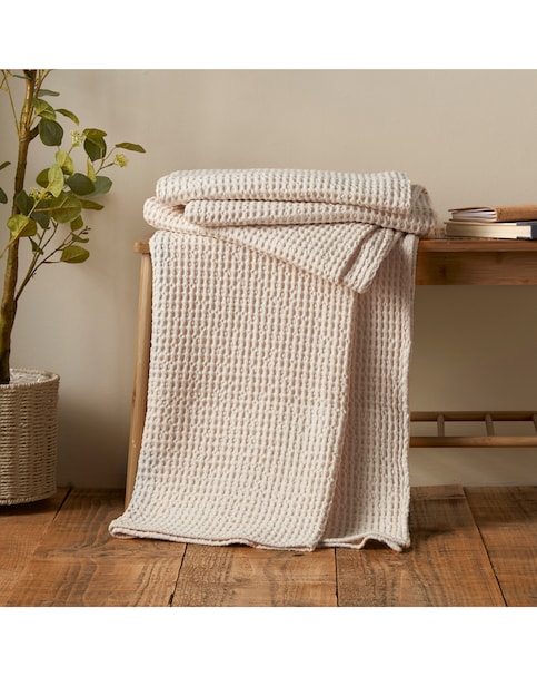 Pineapple Elephant Waffle Cotton Throw - Natural