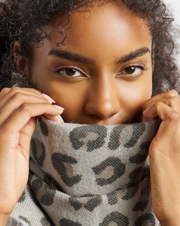 Leopard Print Midweight Scarf