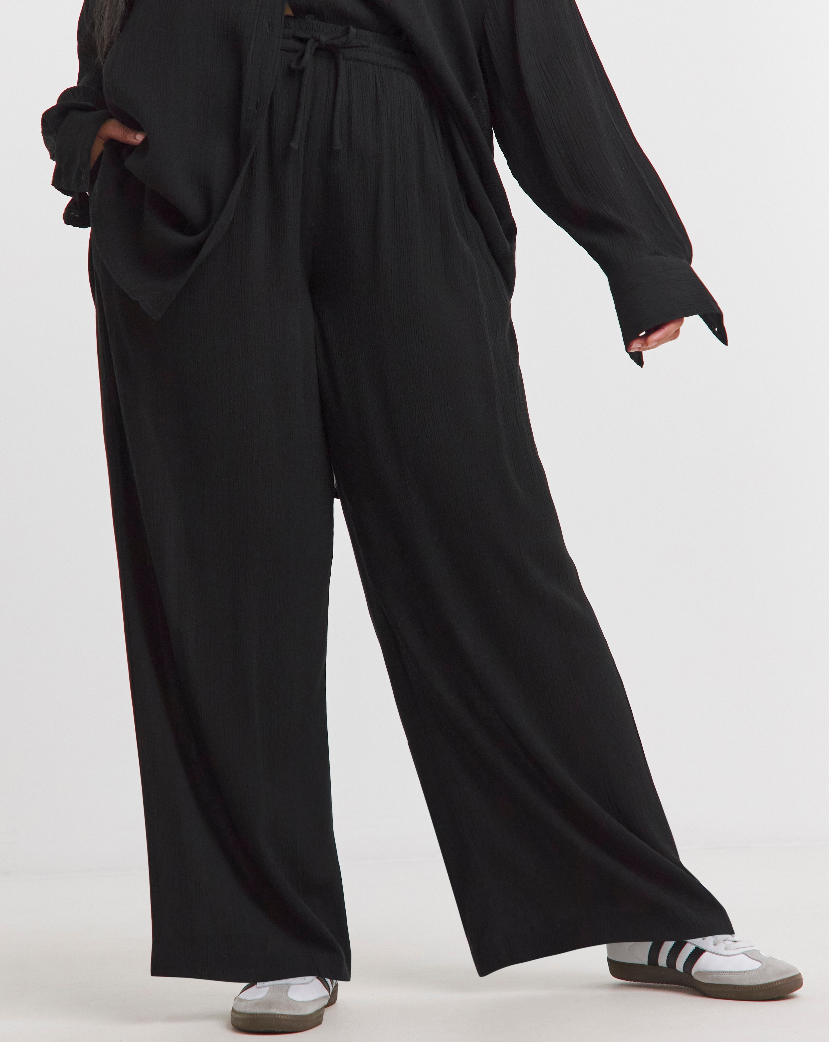 【EEUN】Crinkle Wide Pants Black Crinkle Wide Leg Trousers | Simply Be