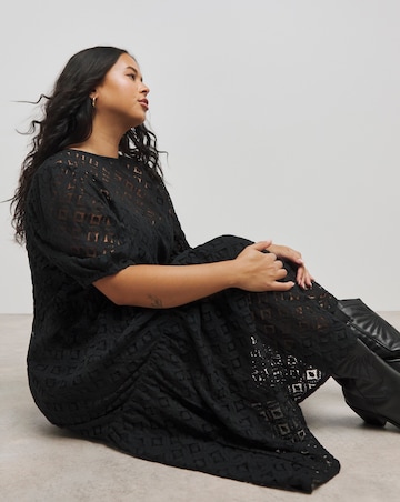 Black Lace Tiered Midaxi Dress
