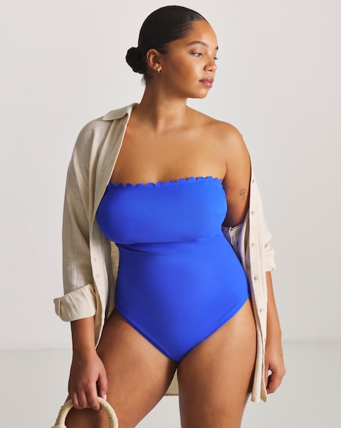 MAGISCULPT Medium Control Scallop Edge Bandeau Swimsuit